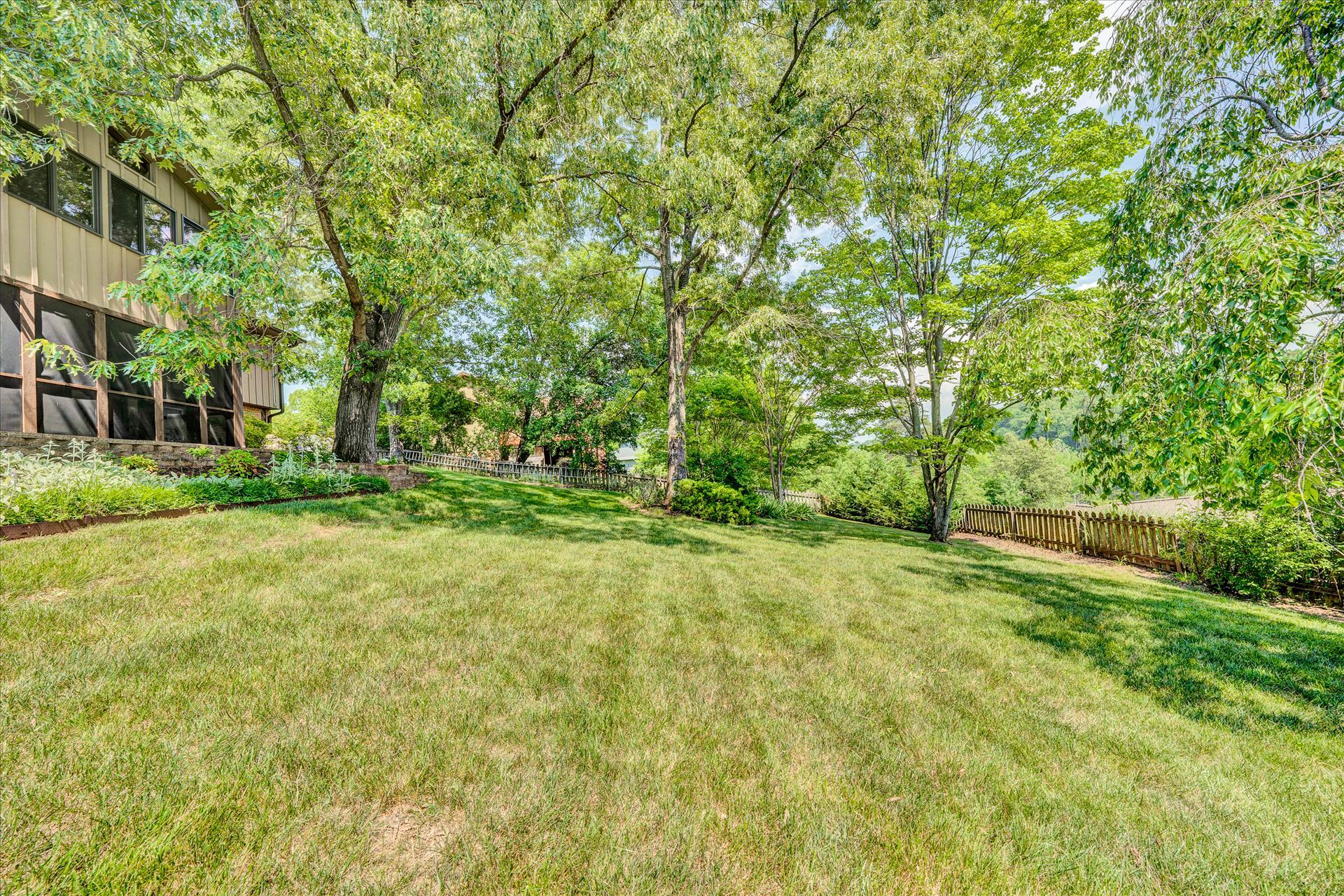 2646 Turnberry Road Salem, VA 24153 - Photo 35 of 37 Rear Yard