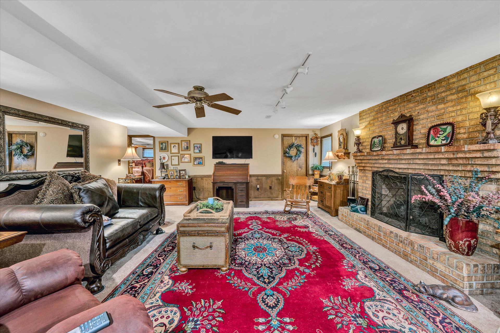 2646 Turnberry Road Salem, VA 24153 - Photo 36 of 37 Family Room