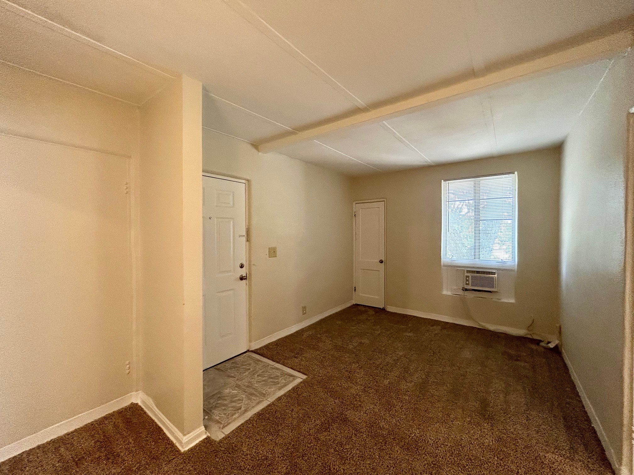 2717 Hadley Street, Unit 16 Houston, TX 77004 - Photo 17 of 27 a view of an empty room with window