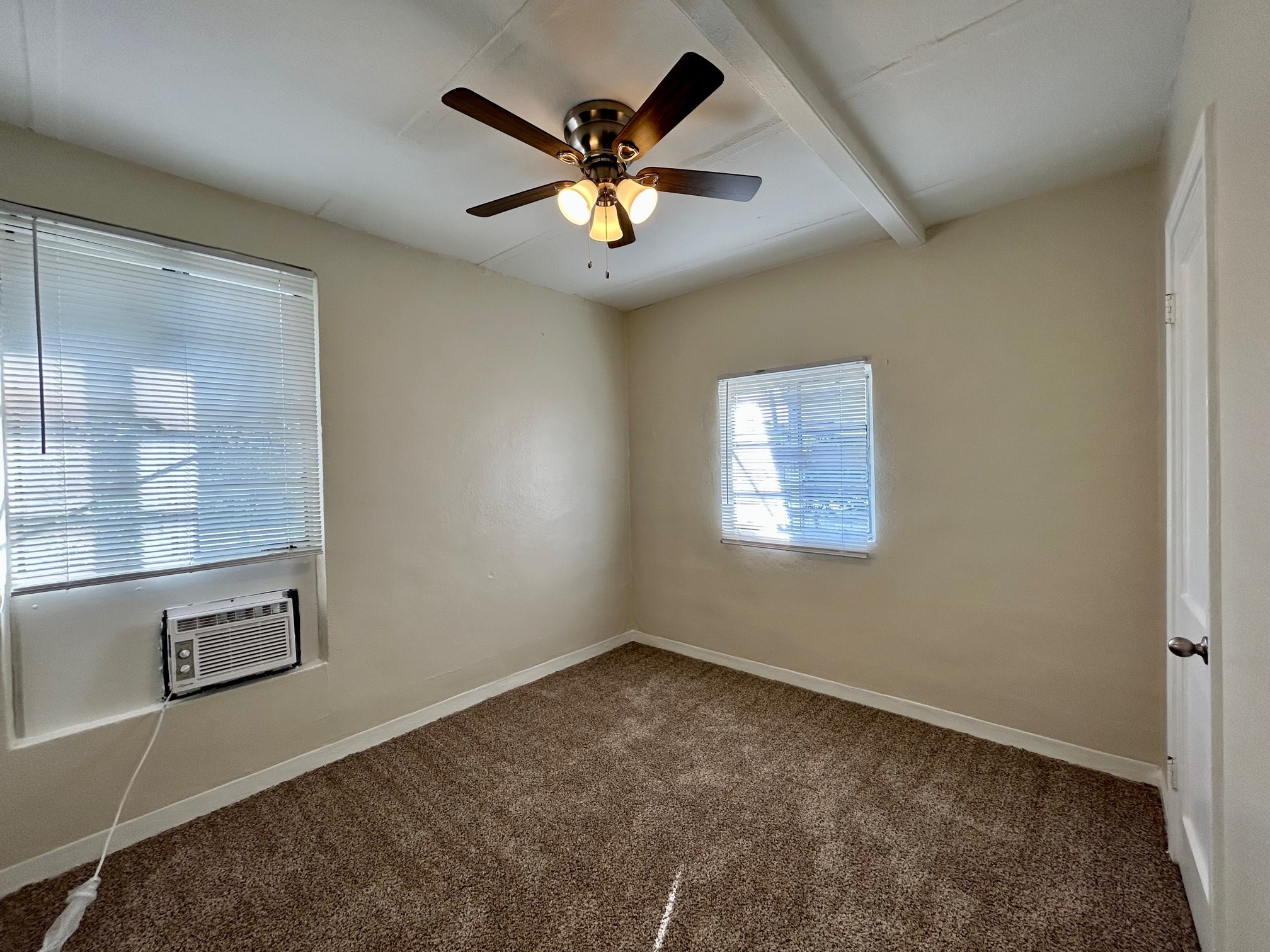 2717 Hadley Street, Unit 16 Houston, TX 77004 - Photo 20 of 27 an empty room with windows and ceiling fan