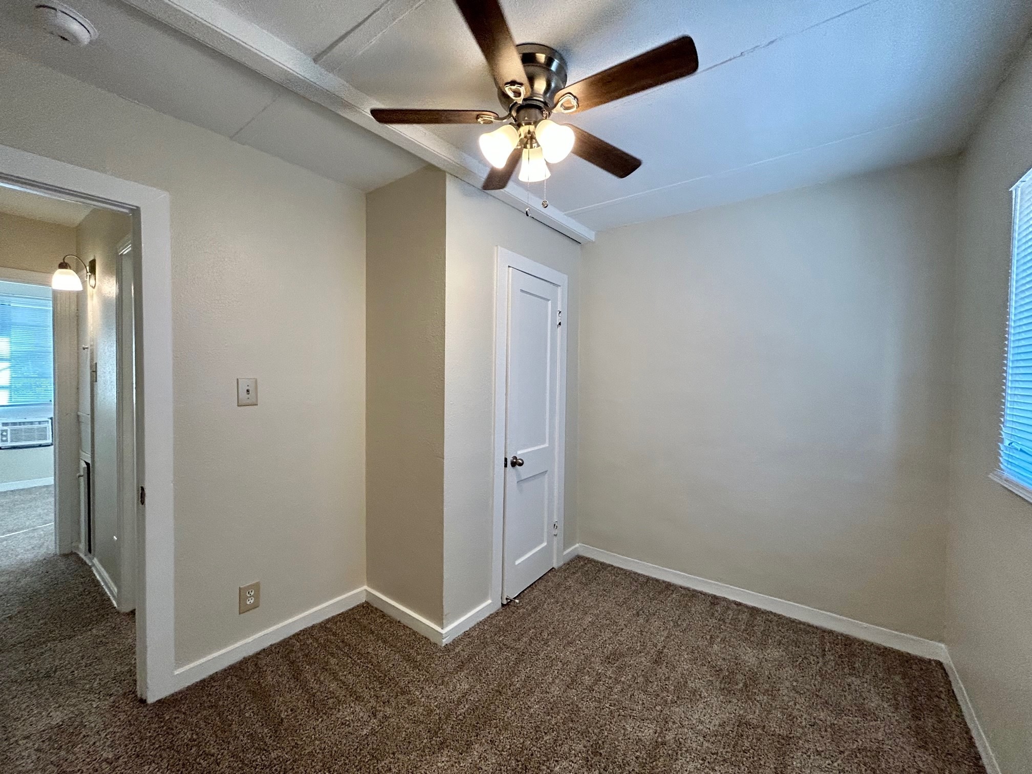 2717 Hadley Street, Unit 16 Houston, TX 77004 - Photo 25 of 27 an empty room with closet and a ceiling fan
