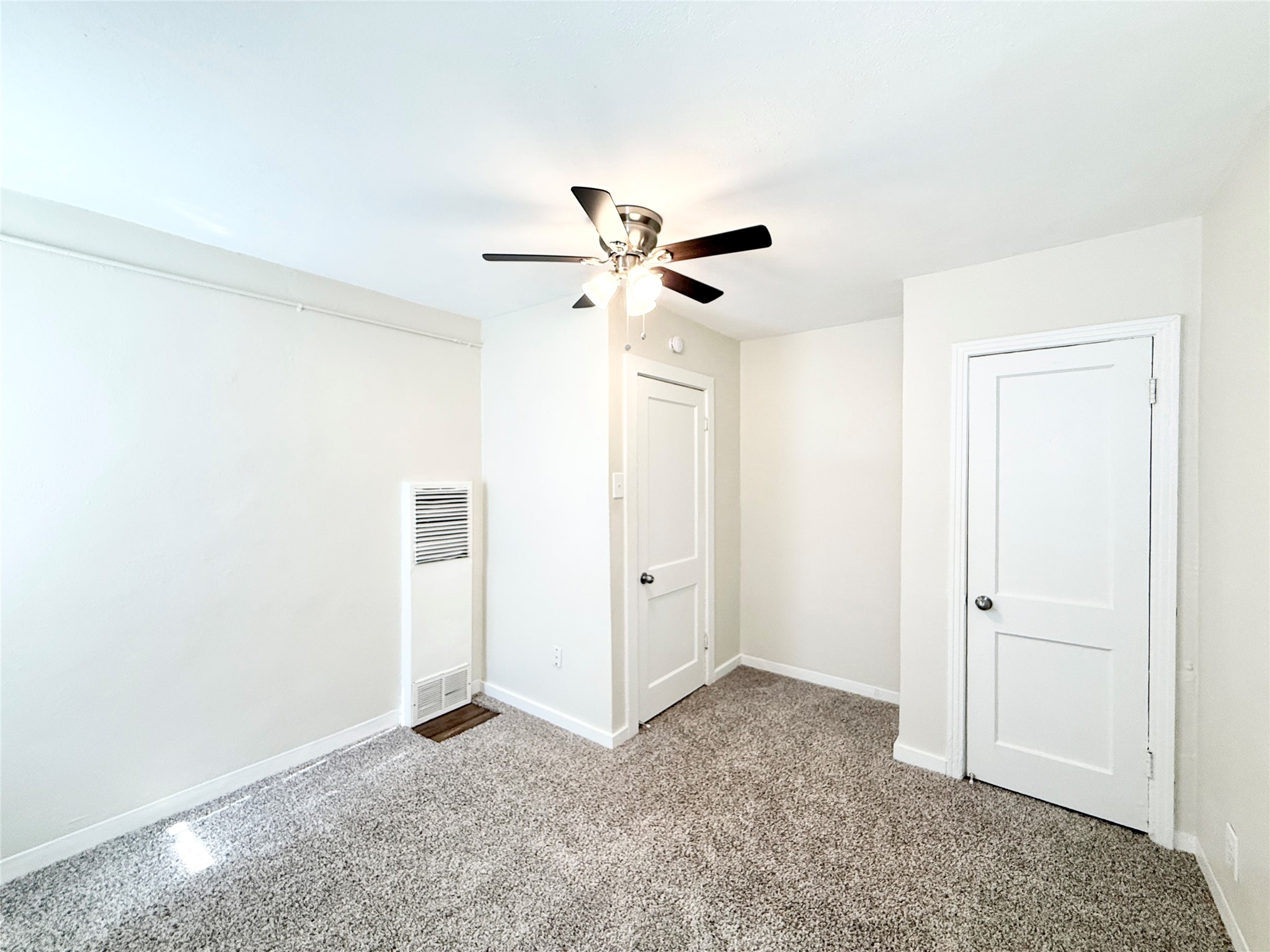2717 Hadley Street, Unit 16 Houston, TX 77004 - Photo 9 of 27 an empty room with closet and a chandelier fan