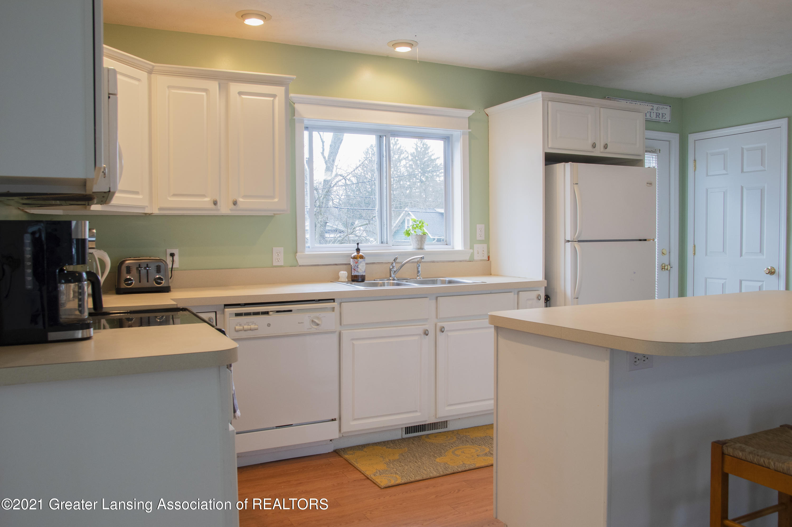 617 Ridgewood Avenue Lansing, MI 48910 - Photo 8 of 30 617Ridgewood-24