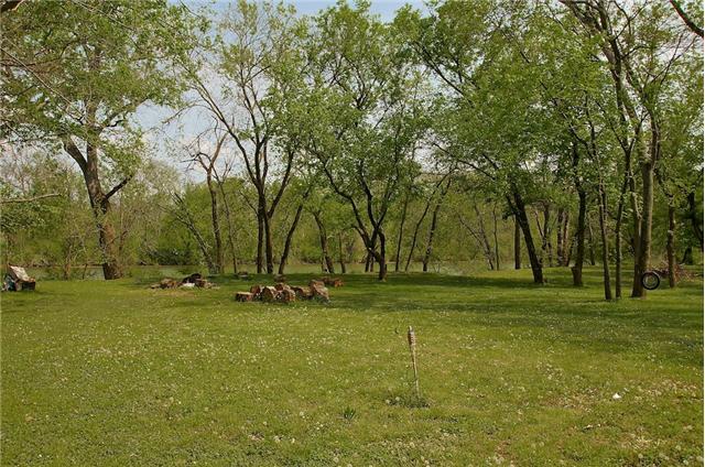 606 Riverside Drive Columbia, TN 38401 - Photo 14 of 20 Large park like back yard, over half an acre leads right up to the Duck River. The home is not in the flood zone, flood map is available.