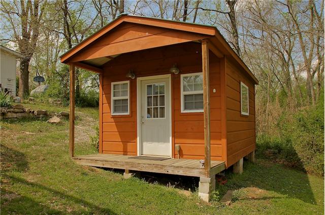 606 Riverside Drive Columbia, TN 38401 - Photo 17 of 20 200 sq ft detached workshop/recording studio has electricity & AC.