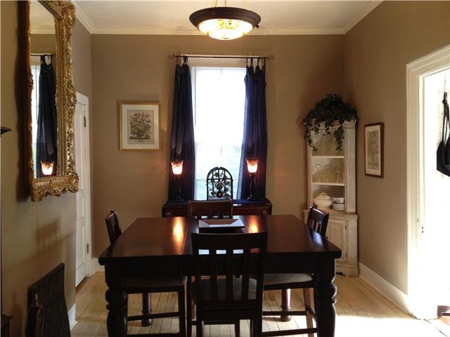 Formal dining room, wood floor, 10’ ceiling, crown molding and unique overhead lighting.