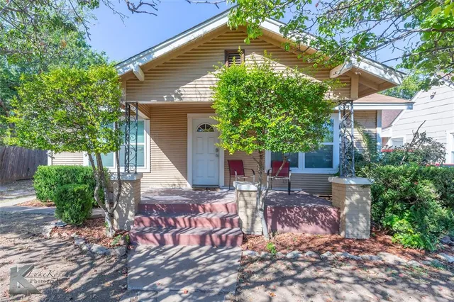 a view of a chairs and table in backyard