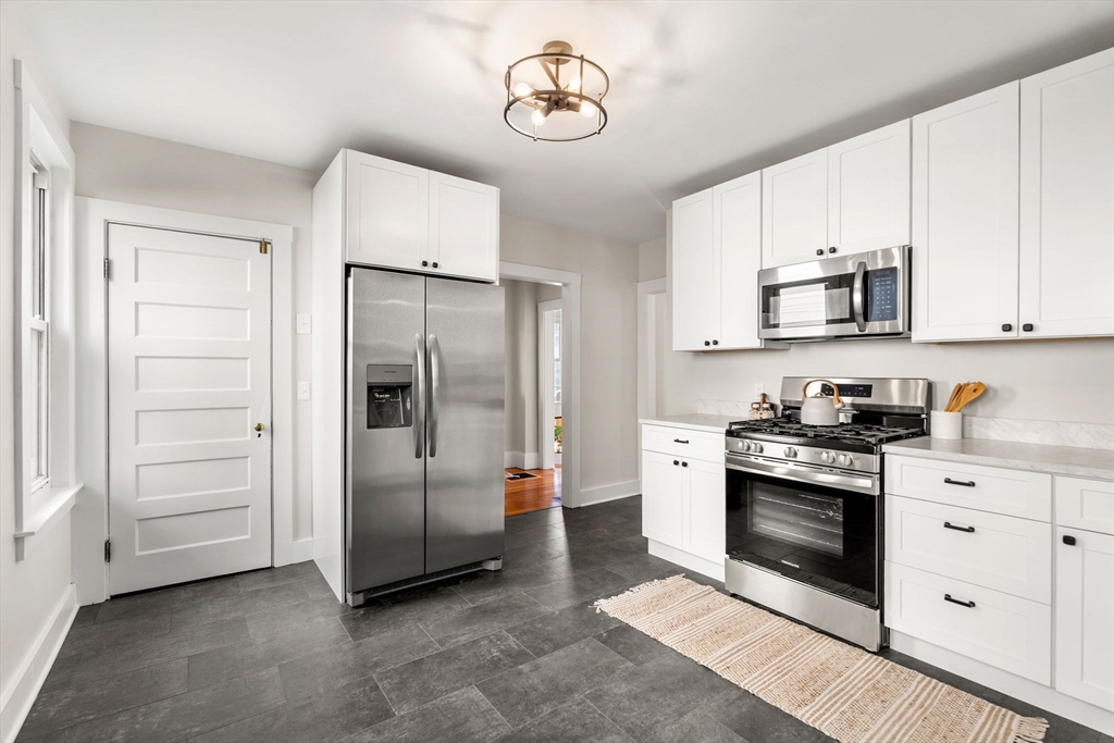 47 Elliott Street Beverly, MA 01915 - Photo 12 of 39
