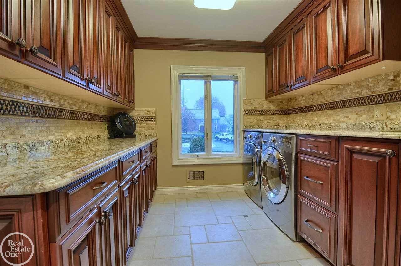 1476 Highpoint Court Rochester, MI 48306 - Photo 50 of 75 50028039-49.JPG