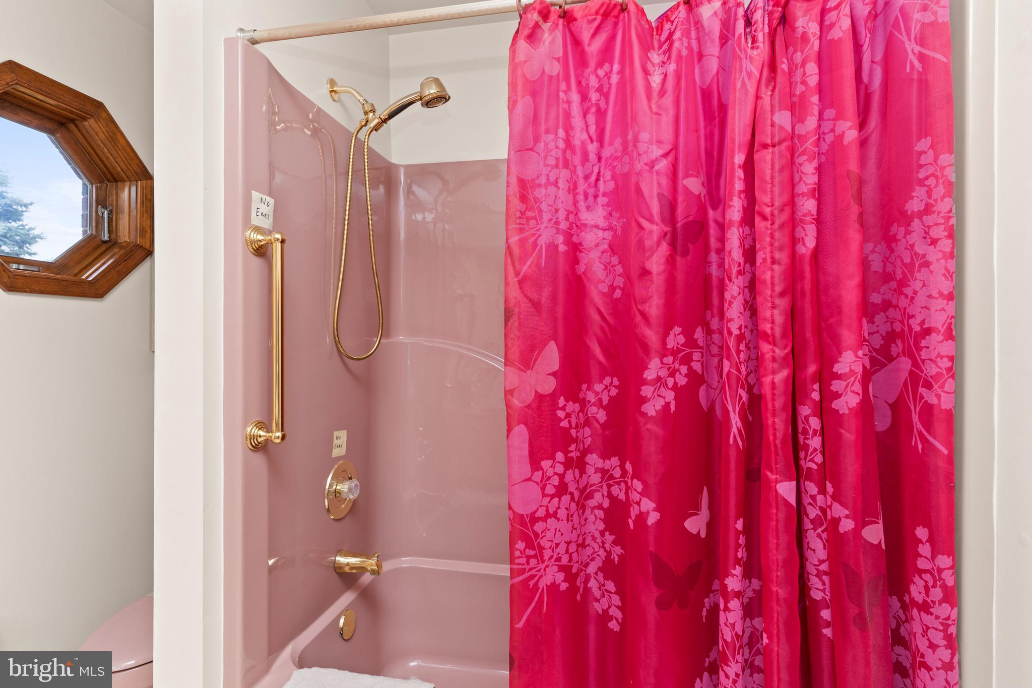 3001 Ridge Road Westminster, MD 21157 - Photo 20 of 43 Primary Bathroom Tub