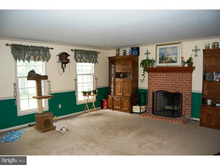 22 Howe Drive Dover, DE 19901 - Photo 6 of 22 Living Room