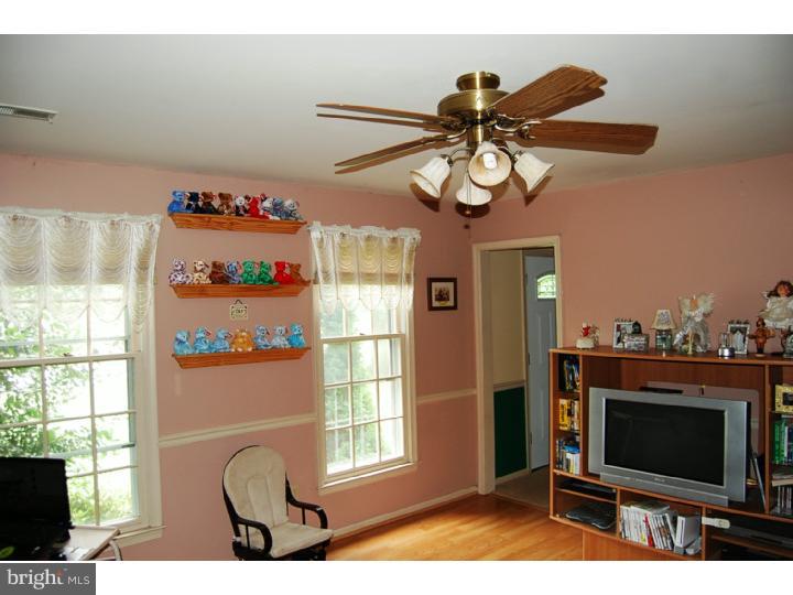 22 Howe Drive Dover, DE 19901 - Photo 10 of 22 Family Room