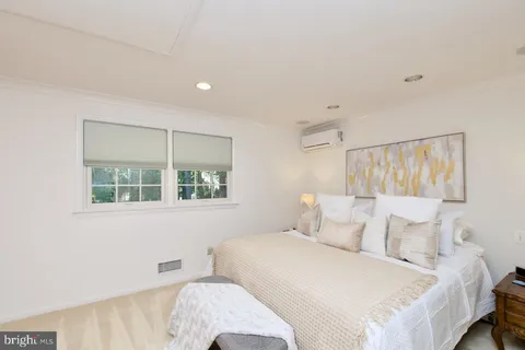 $950,000 | 6613 Kerns Road, Falls Church, VA 22042