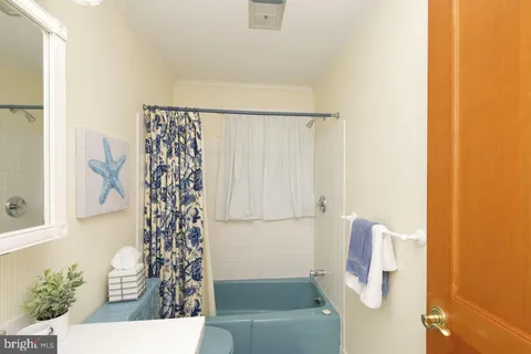 $950,000 | 6613 Kerns Road, Falls Church, VA 22042