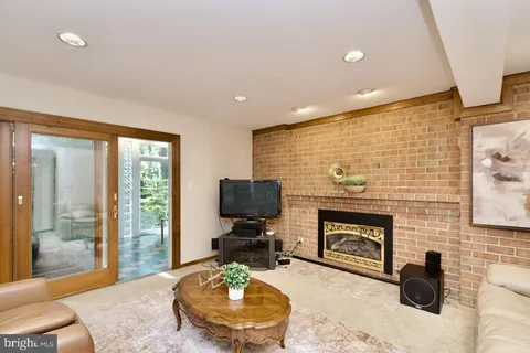 $950,000 | 6613 Kerns Road, Falls Church, VA 22042