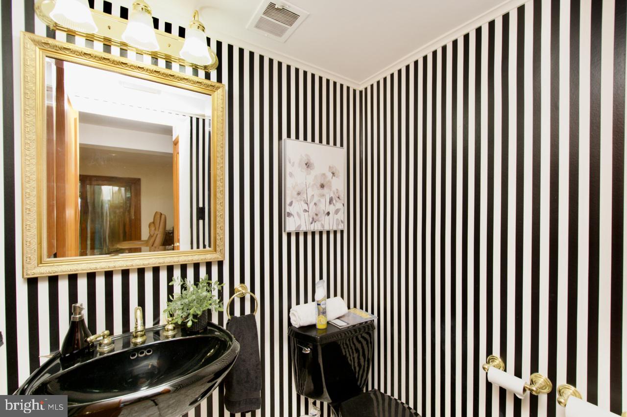 6613 Kerns Road Falls Church, VA 22042 - Photo 35 of 48 a view of a balcony with a swing