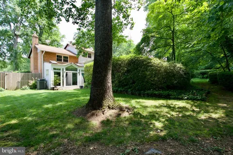 $950,000 | 6613 Kerns Road, Falls Church, VA 22042