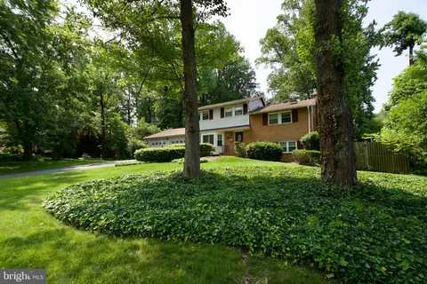 $950,000 | 6613 Kerns Road, Falls Church, VA 22042