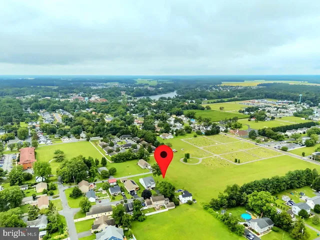 view of an outdoor space and yard