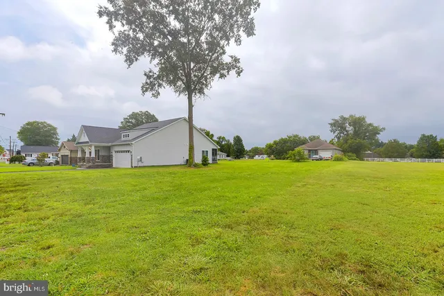 a view of house that has a yard
