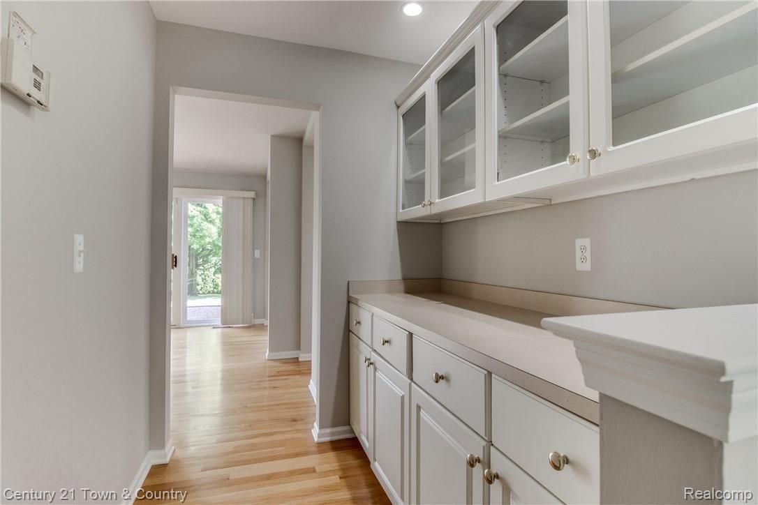 1280 Tulberry Circle Rochester, MI 48306 - Photo 13 of 33 Interior ALT-3.jpg