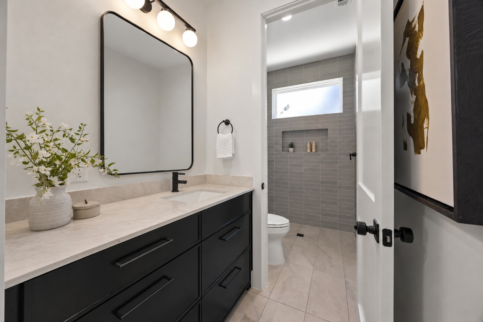 6500 Porter Street, Unit 1 Austin, TX 78741 - Photo 24 of 28 Second Floor Hall Bath