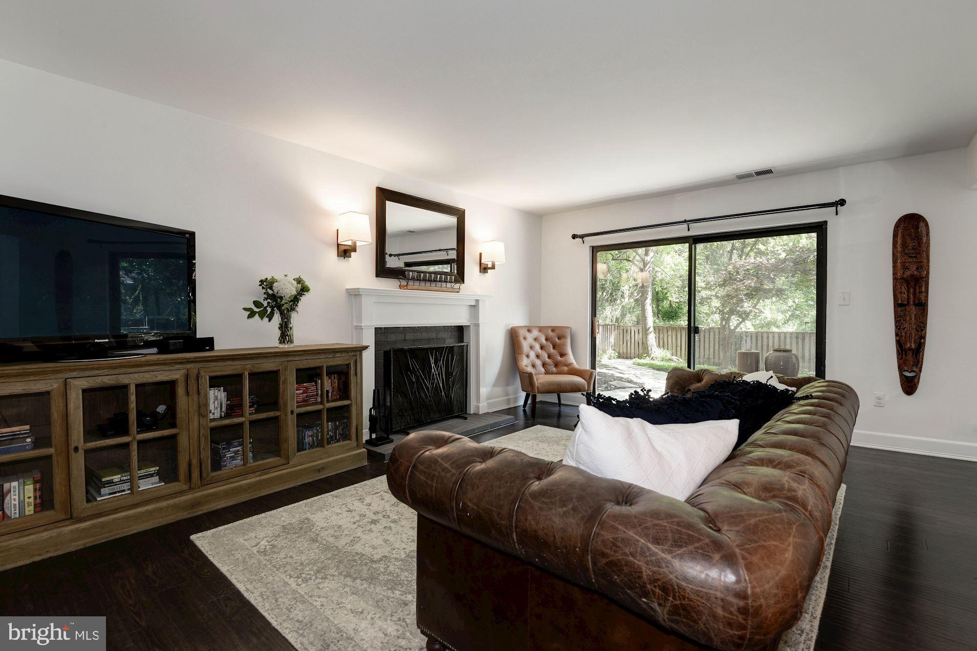 11396 Fairway Drive Reston, VA 20190 - Photo 14 of 45 ...and contemporary sconce lighting.