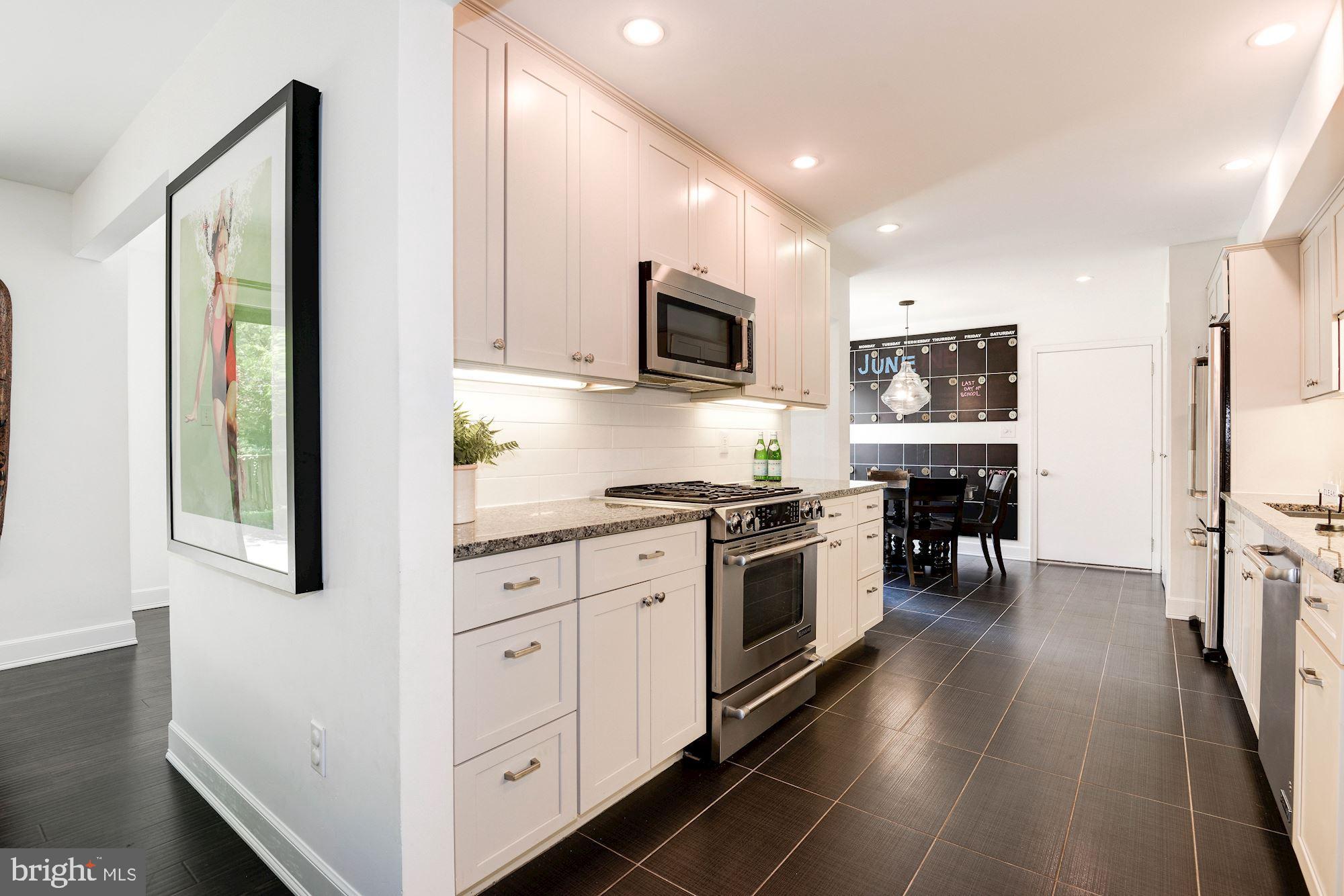 11396 Fairway Drive Reston, VA 20190 - Photo 7 of 45 and gas cooking!