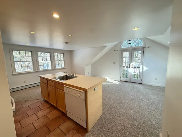 $1,900 | 4 Cogswell Street, Unit 1, Ipswich, MA 01938