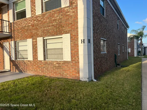 $1,695 | 190 East Olmstead Drive, Unit H1, Titusville, FL 32780