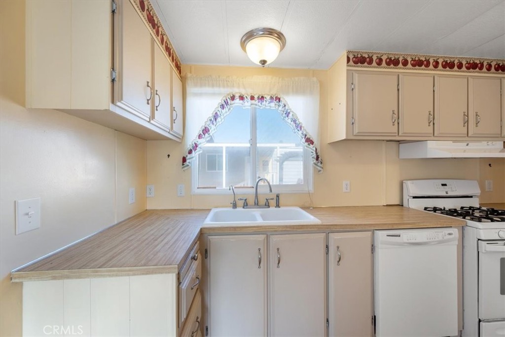 2300 Cienaga Street, Unit 36 Oceano, CA 93445 - Photo 14 of 39 a kitchen with granite countertop a sink a stove and cabinets