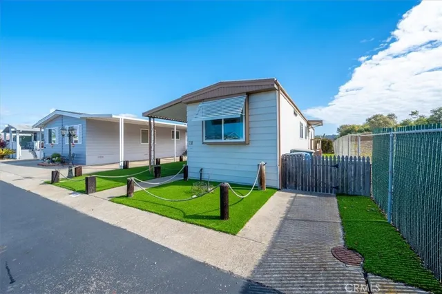 a view of an house with backyard space and pool