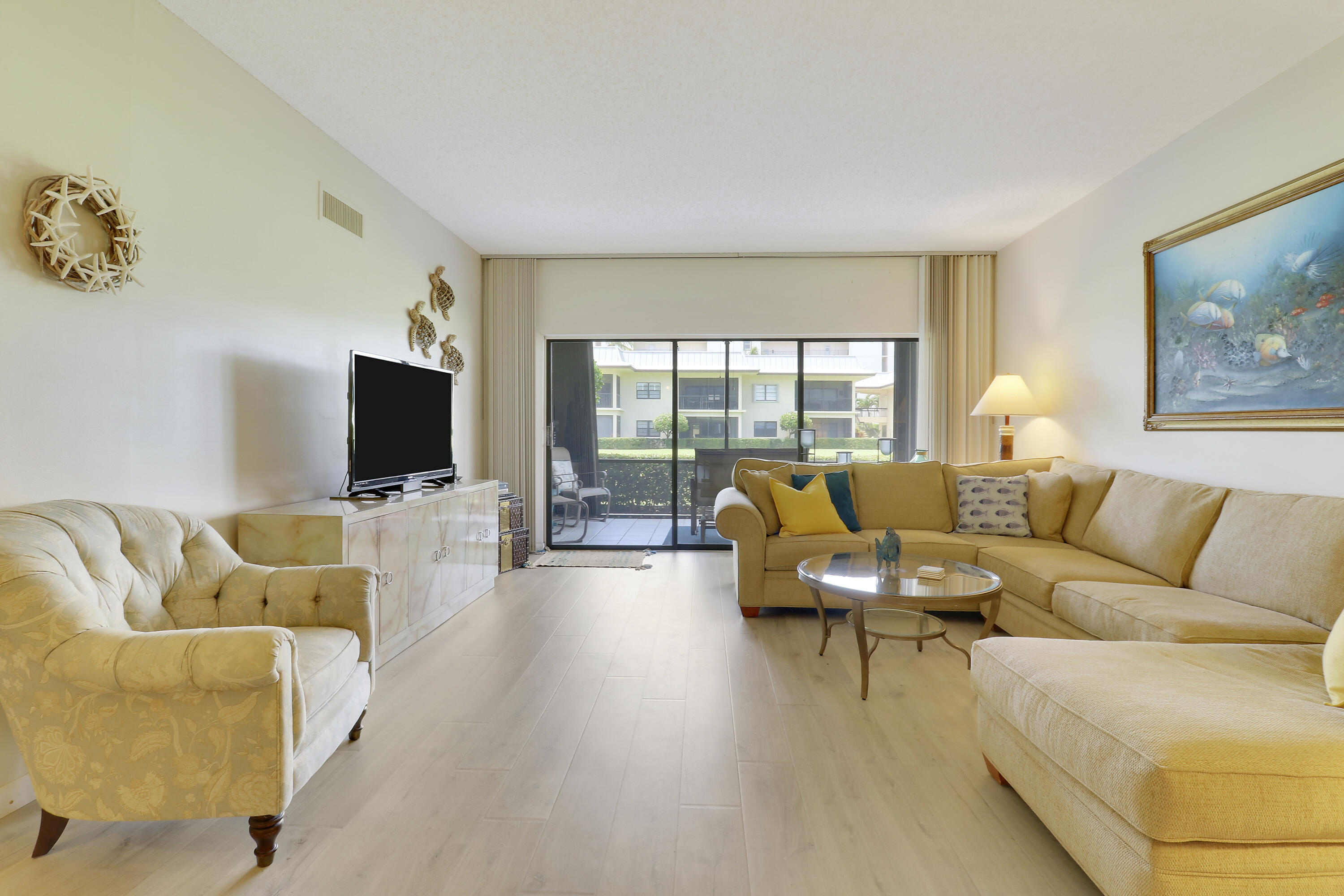 275 South Beach Road Tequesta, FL 33469 - Photo 5 of 31 Living