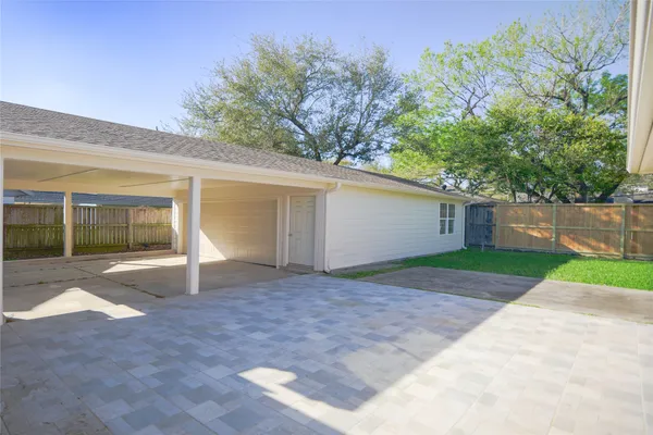 $3,000 | 8006 Richmond Avenue, Houston, TX 77063