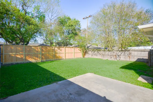 $3,000 | 8006 Richmond Avenue, Houston, TX 77063