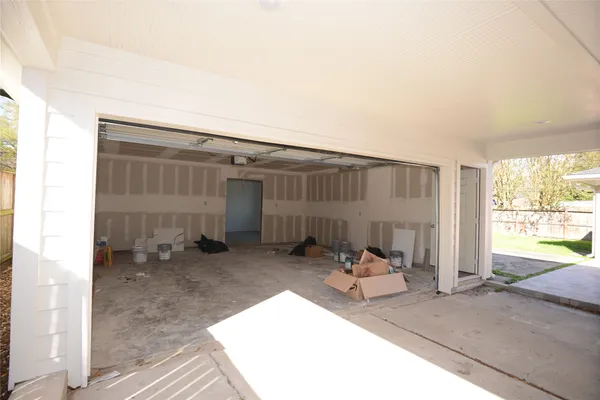 $3,000 | 8006 Richmond Avenue, Houston, TX 77063