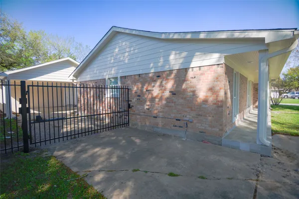 $3,000 | 8006 Richmond Avenue, Houston, TX 77063