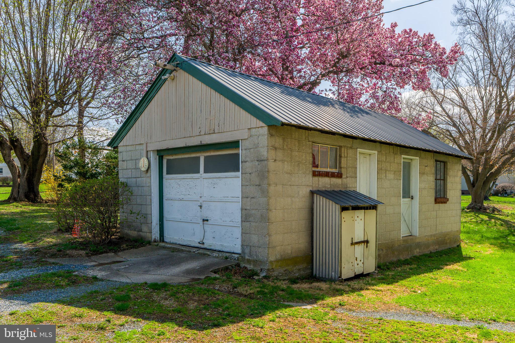 1 Prospect Road Strasburg, PA 17579 - Photo 42 of 66 a front view of a house with garden