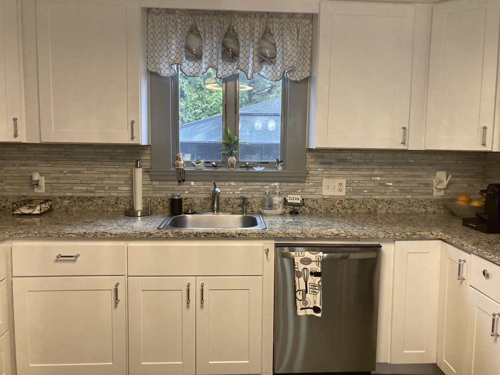 1 Foxcroft Street Lawrence, MA 01843 - Photo 11 of 37