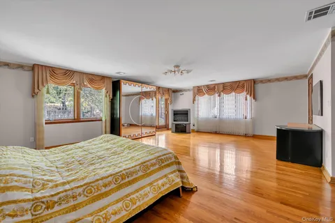 $3,388,888 | 180-42 Aberdeen Road | Jamaica Estates