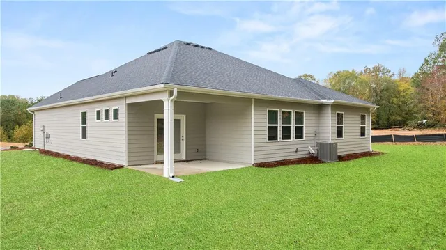 a view of a house with a yard