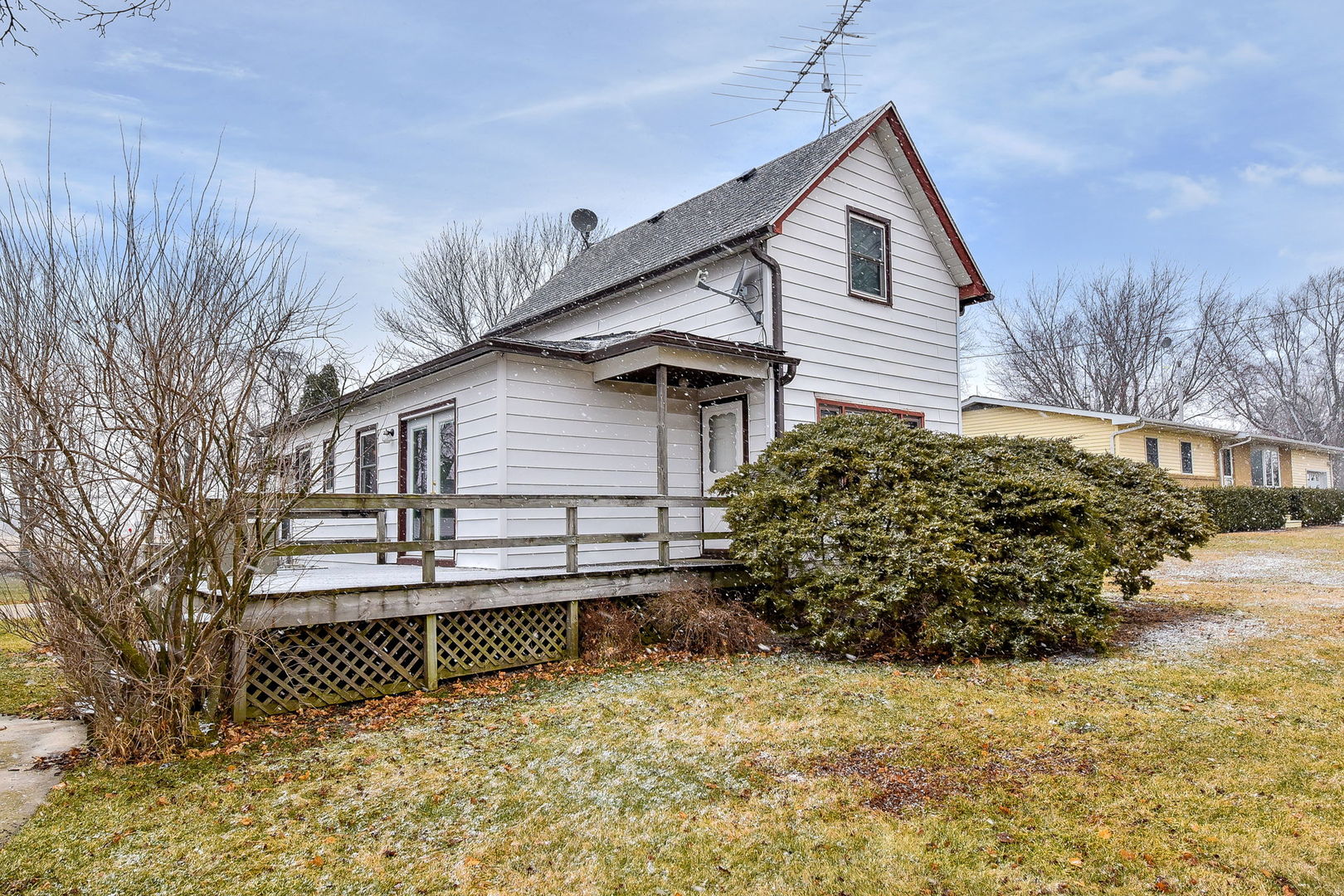 29939 Lukens Road Sycamore, IL 60178 - Photo 12 of 18 a front view of a house with a yard
