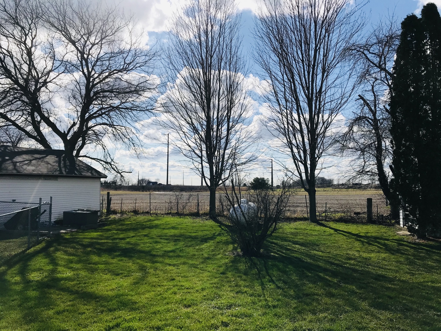 29939 Lukens Road Sycamore, IL 60178 - Photo 18 of 18 a view of a backyard with a white house