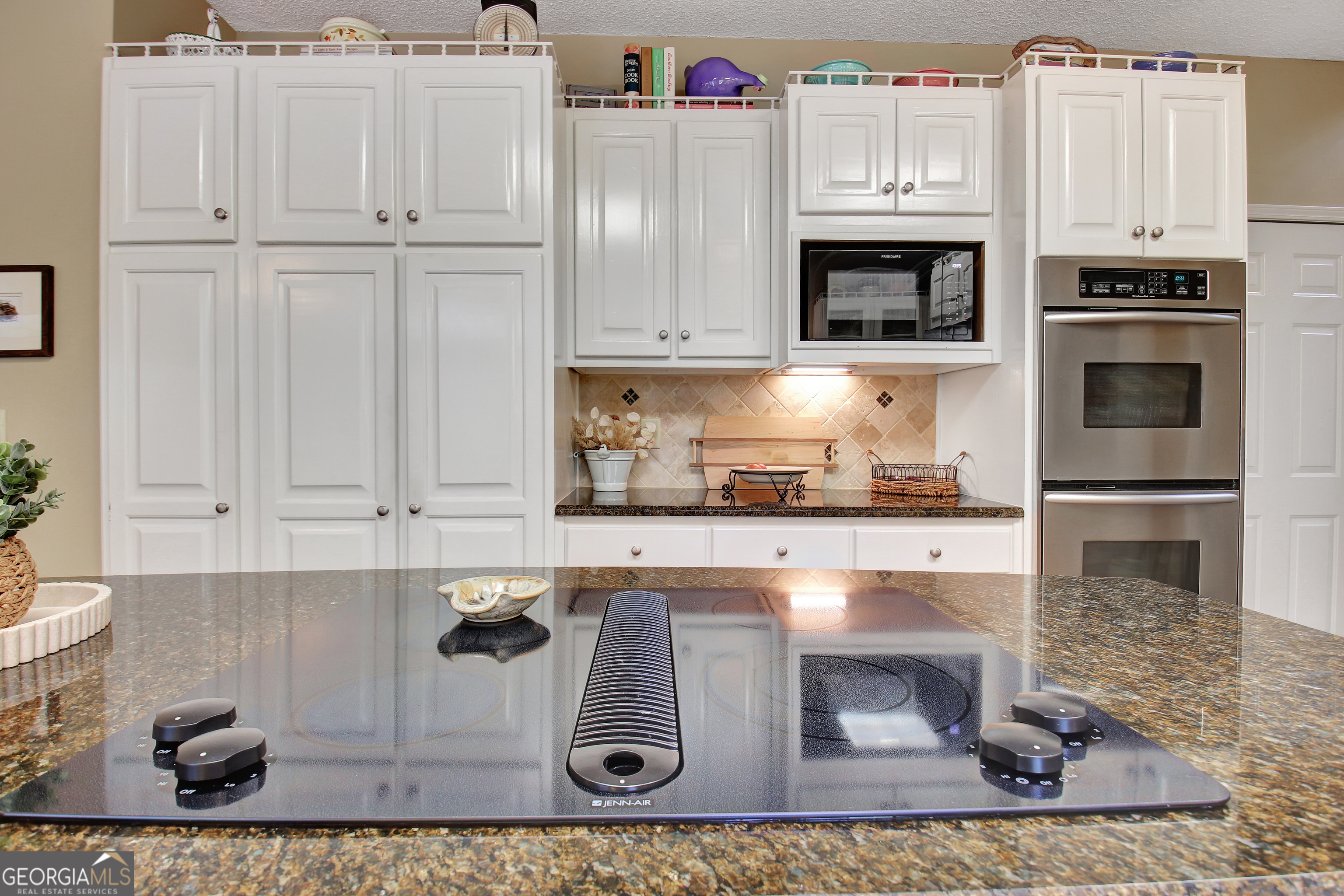 110 Sunset Court Senoia, GA 30276 - Photo 42 of 118 a kitchen with stainless steel appliances granite countertop a sink and a stove