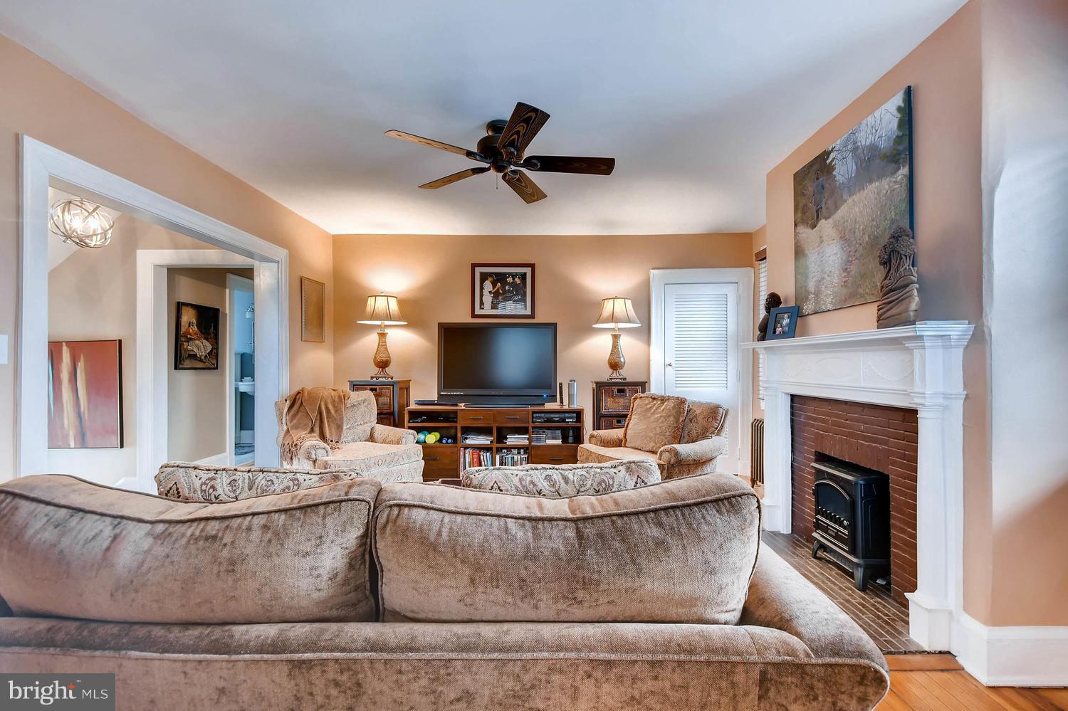 404 Cedarcroft Road Baltimore, MD 21212 - Photo 13 of 28 Family Room