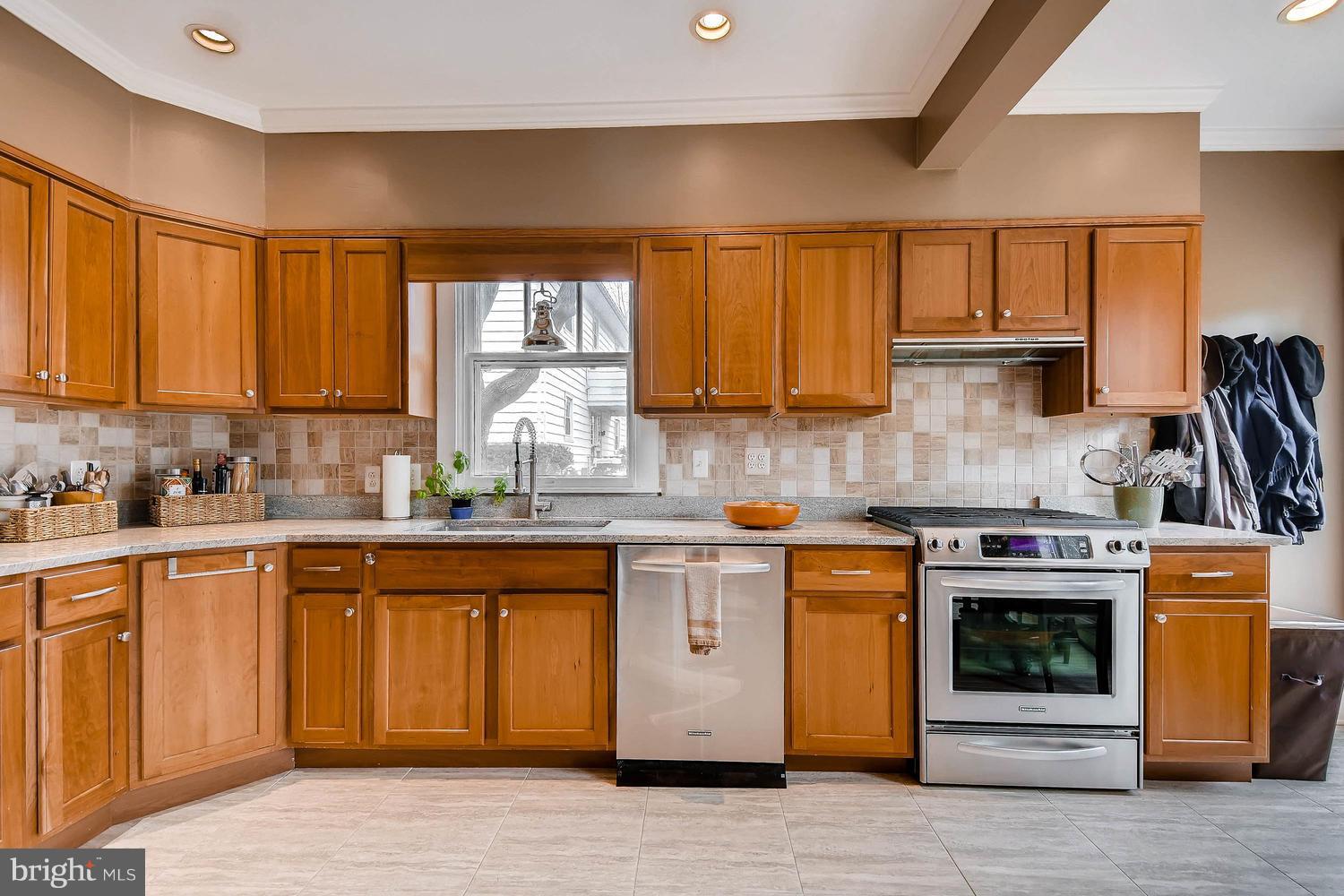 404 Cedarcroft Road Baltimore, MD 21212 - Photo 5 of 28 Kitchen