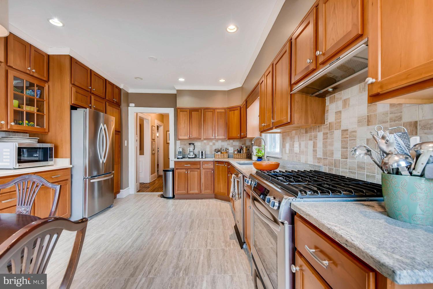 404 Cedarcroft Road Baltimore, MD 21212 - Photo 6 of 28 Kitchen