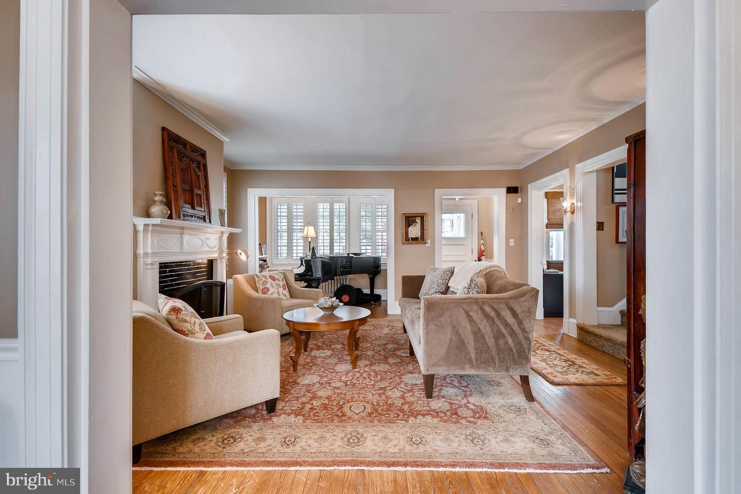 404 Cedarcroft Road Baltimore, MD 21212 - Photo 9 of 28 Living Room