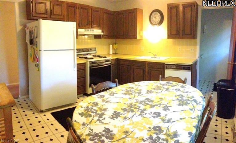 1965 Liberty Road Stow, OH 44224 - Photo 3 of 19 Gallery Image 3
