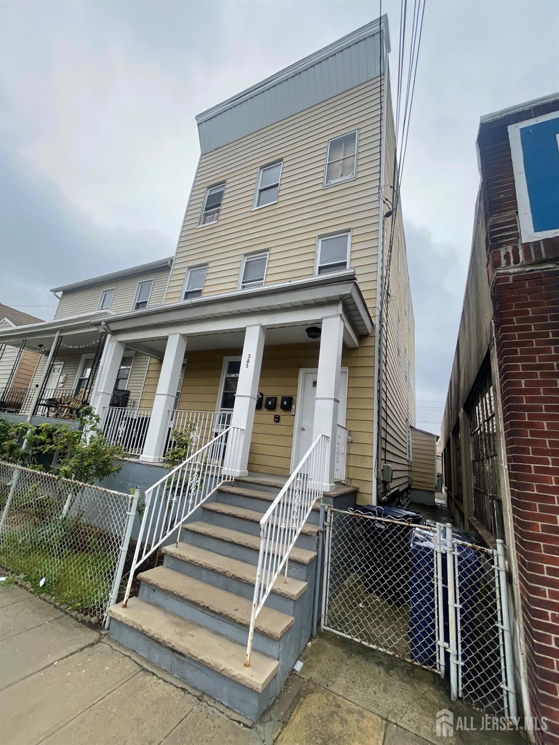 385 Washington Street Perth Amboy, NJ 08861 - Photo 3 of 13 front view of a house